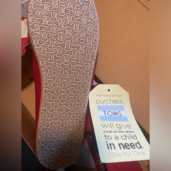 BNIB Tom’s shoes size 8.5 - Picture 2 of 3